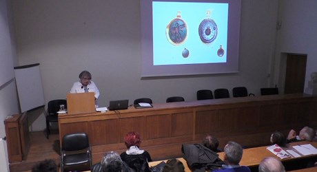 Γνωστική μαγεία. Φυλακτά με παραστάσεις και επιγραφή, από πλούσιο τάφο της ρωμαϊκής Θεσσαλονίκης Γνωστική μαγεία. Φυλακτά με παραστάσεις και επιγραφή, από πλούσιο τάφο της ρωμαϊκής Θεσσαλονίκης