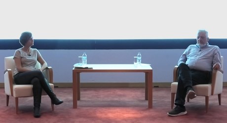 Η απόδοση του έργου από τον μαέστρο σε μια ορχήστρα Η απόδοση του έργου από τον μαέστρο σε μια ορχήστρα
