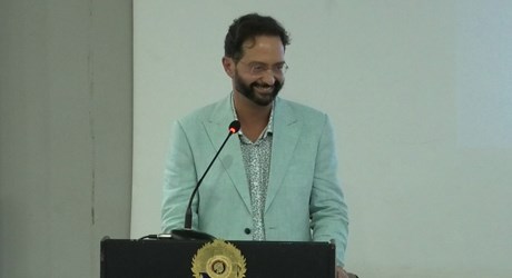 Αρχαία Ελληνική Ιατρική: από τη Θεουργία στην Επιστήμη Αρχαία Ελληνική Ιατρική: από τη Θεουργία στην Επιστήμη